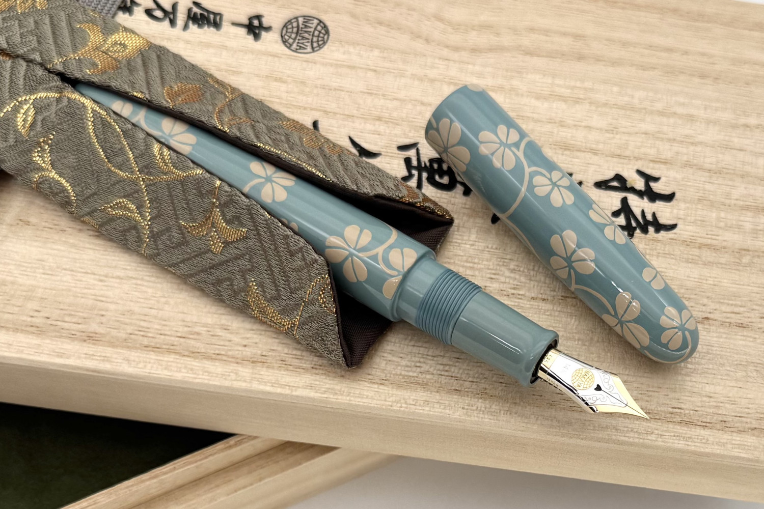 NakayaCigarPortableCloverArabesqueMotifinShiroFP_A